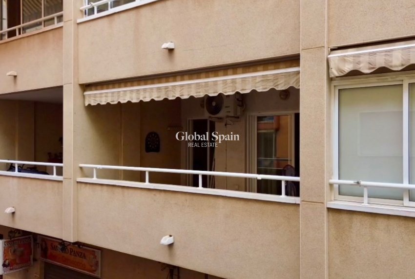 Resale - Apartment -
TORREVIEJA - Playa del Cura