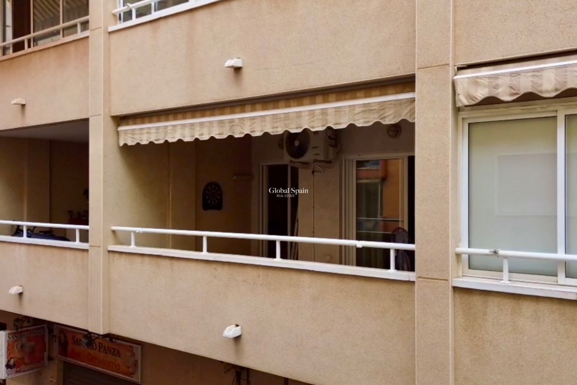 Resale - Apartment -
TORREVIEJA - Playa del Cura