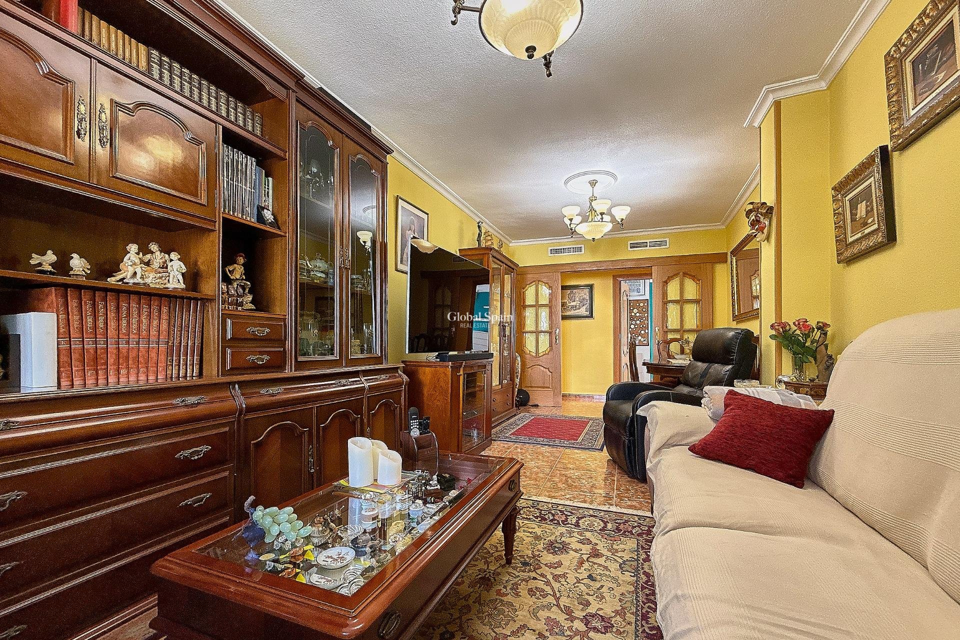 Resale - Apartment -
TORREVIEJA - Playa del cura