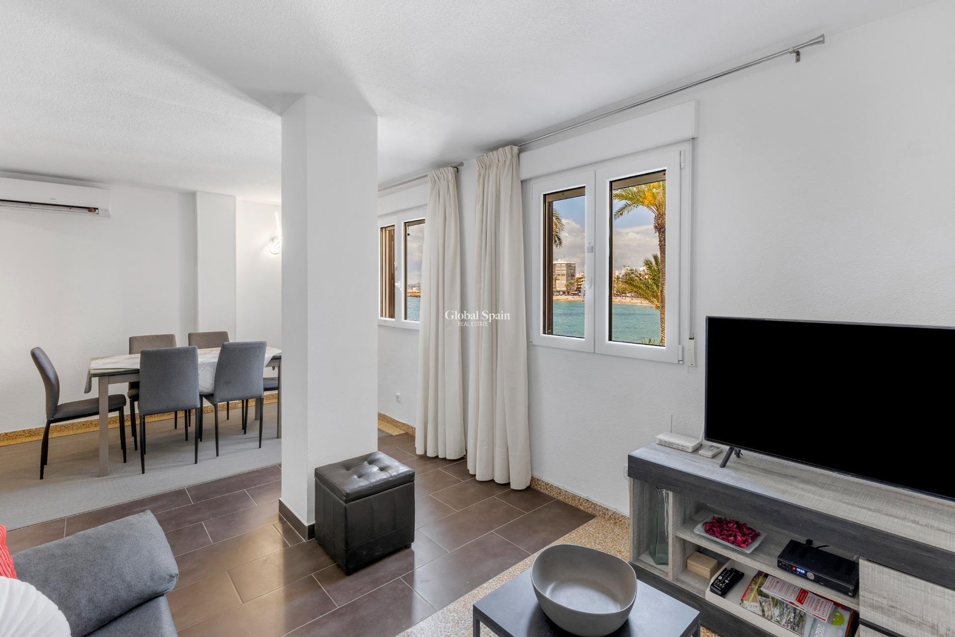 Resale - Apartment -
TORREVIEJA - Playa del cura