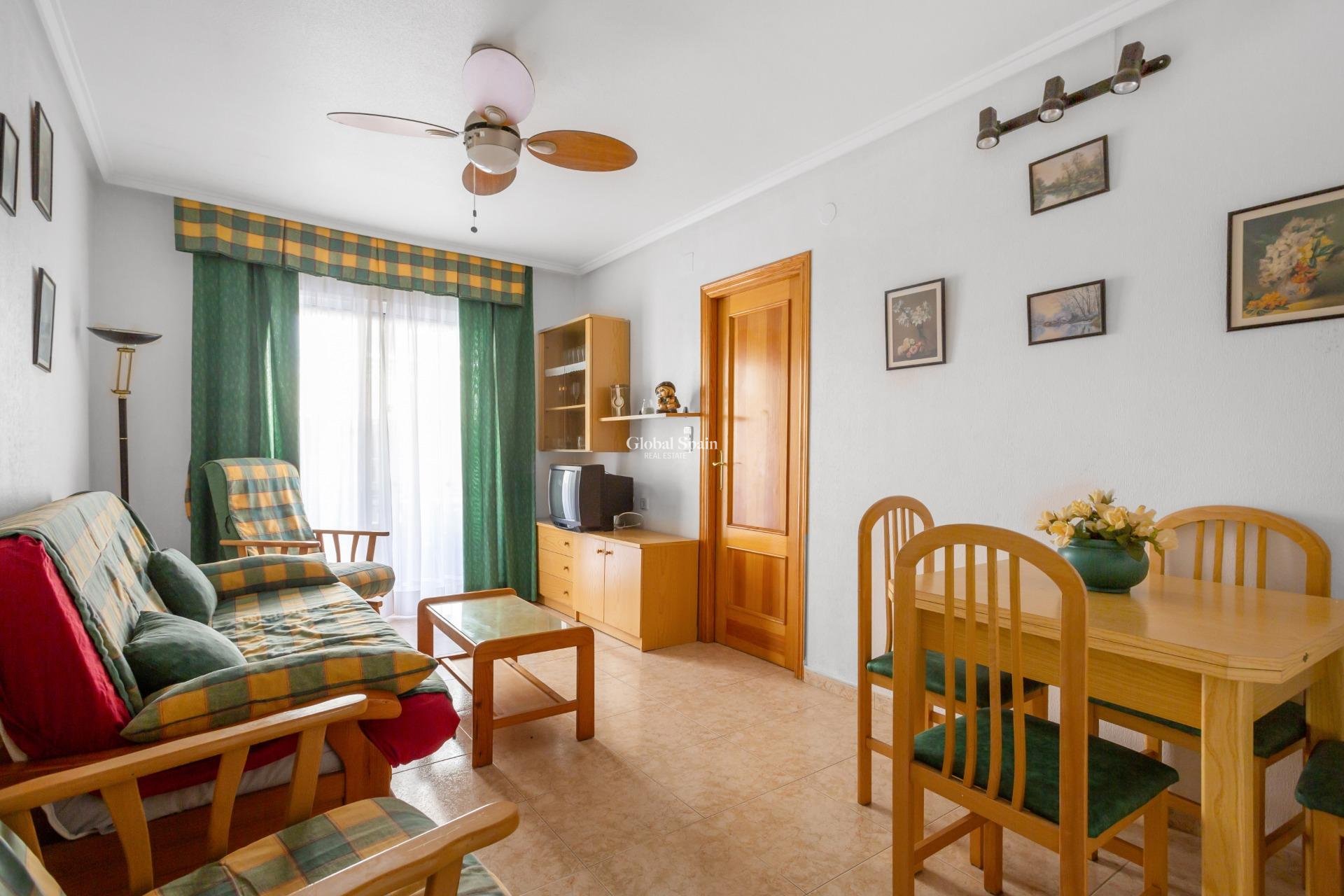 Resale - Apartment -
TORREVIEJA - Playa del cura