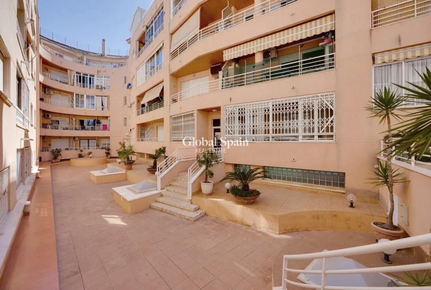 Resale - Apartment -
TORREVIEJA - Playa del cura