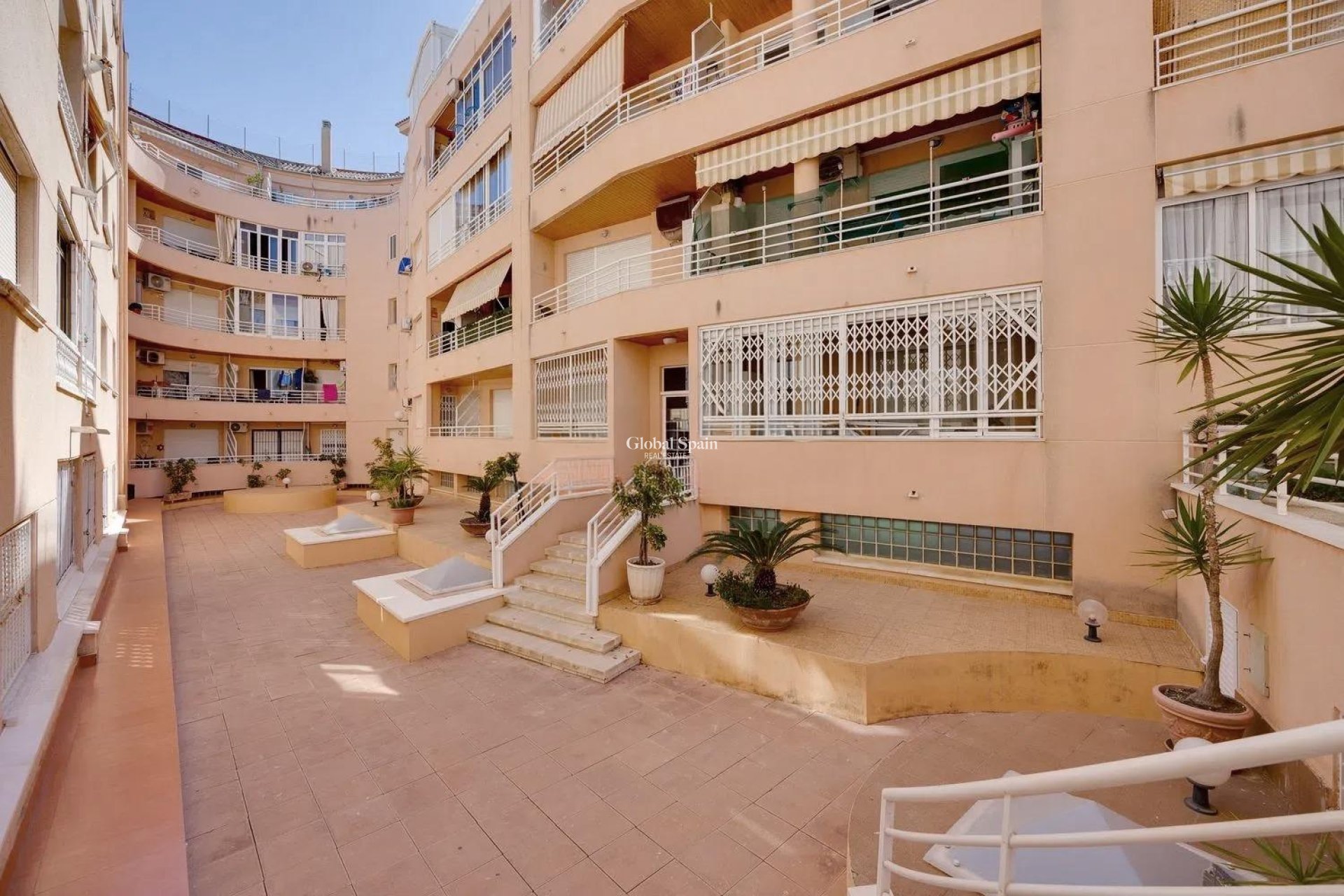 Resale - Apartment -
TORREVIEJA - Playa del cura