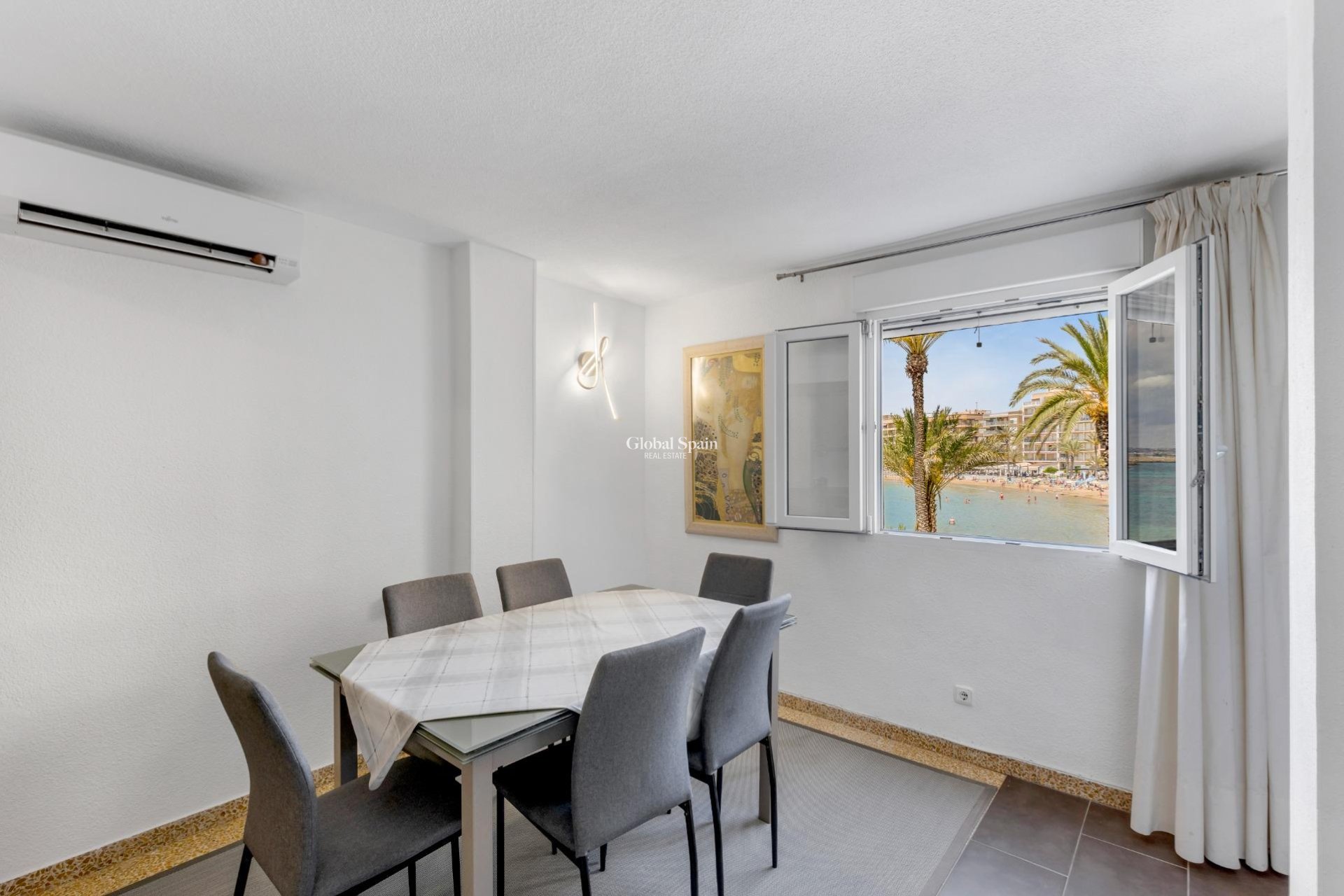 Resale - APARTMENT -
TORREVIEJA - Playa del cura