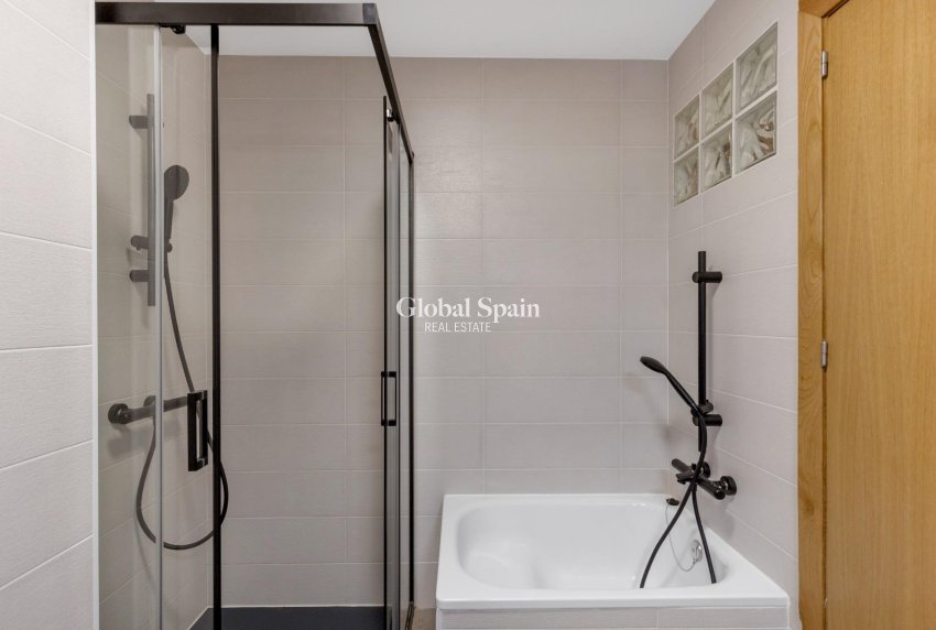 Resale - APARTMENT -
TORREVIEJA - Playa del cura