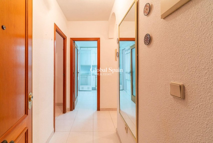 Resale - Apartment -
TORREVIEJA - Playa del cura