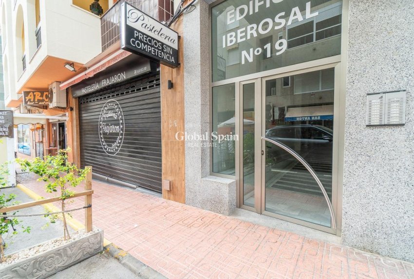 Resale - Apartment -
TORREVIEJA - Playa del cura