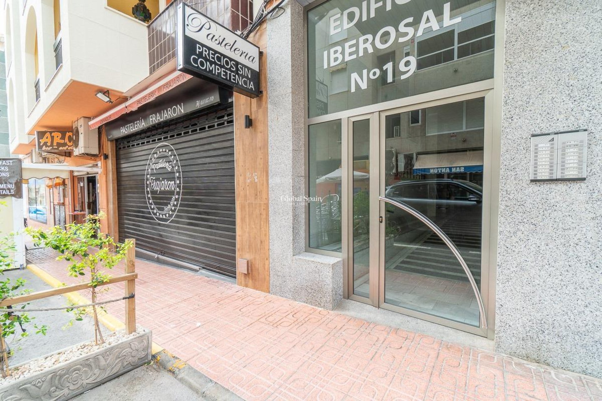 Resale - Apartment -
TORREVIEJA - Playa del cura