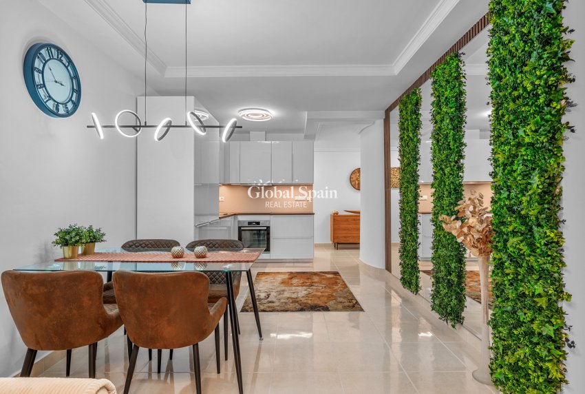 Resale - Apartment -
TORREVIEJA - Playa del Cura