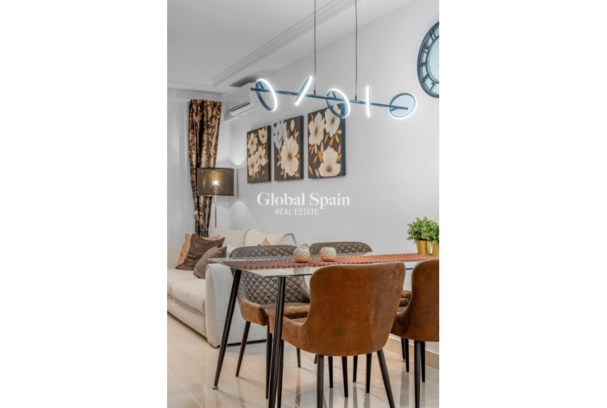 Resale - Apartment -
TORREVIEJA - Playa del Cura