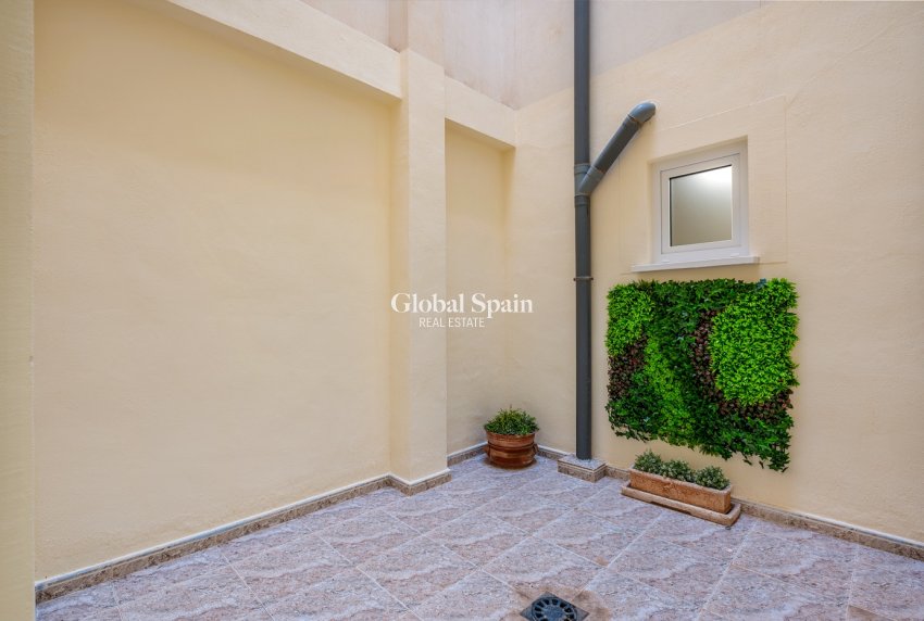 Resale - Apartment -
TORREVIEJA - Playa del Cura