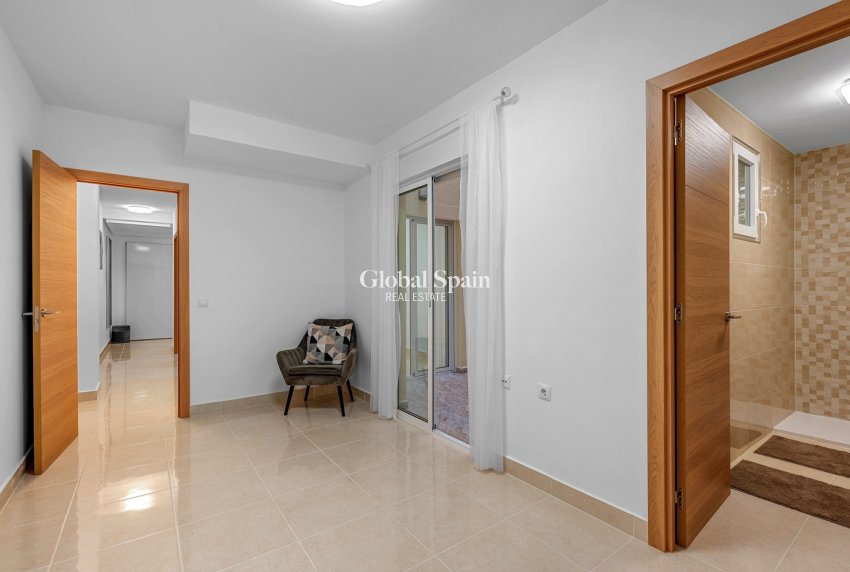 Resale - Apartment -
TORREVIEJA - Playa del Cura