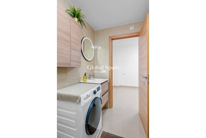 Resale - Apartment -
TORREVIEJA - Playa del Cura