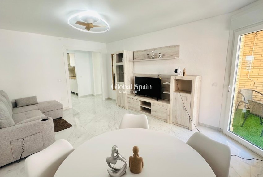 Resale - APARTMENT -
TORREVIEJA - Playa del Cura