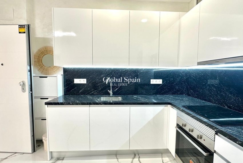 Resale - APARTMENT -
TORREVIEJA - Playa del Cura