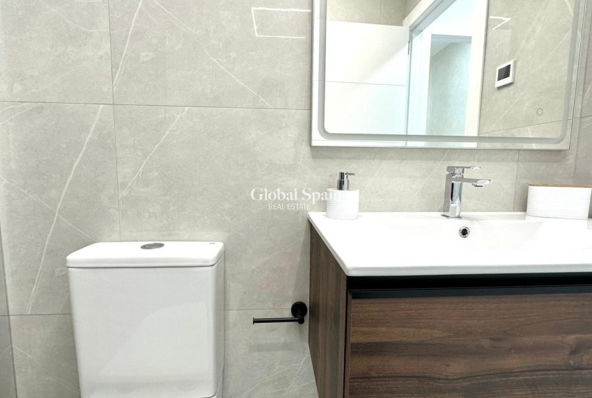 Resale - APARTMENT -
TORREVIEJA - Playa del Cura