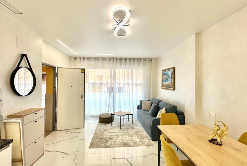 Resale - APARTMENT -
TORREVIEJA - Playa del Cura
