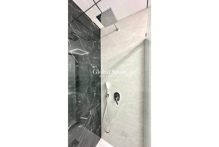 Resale - APARTMENT -
TORREVIEJA - Playa del Cura