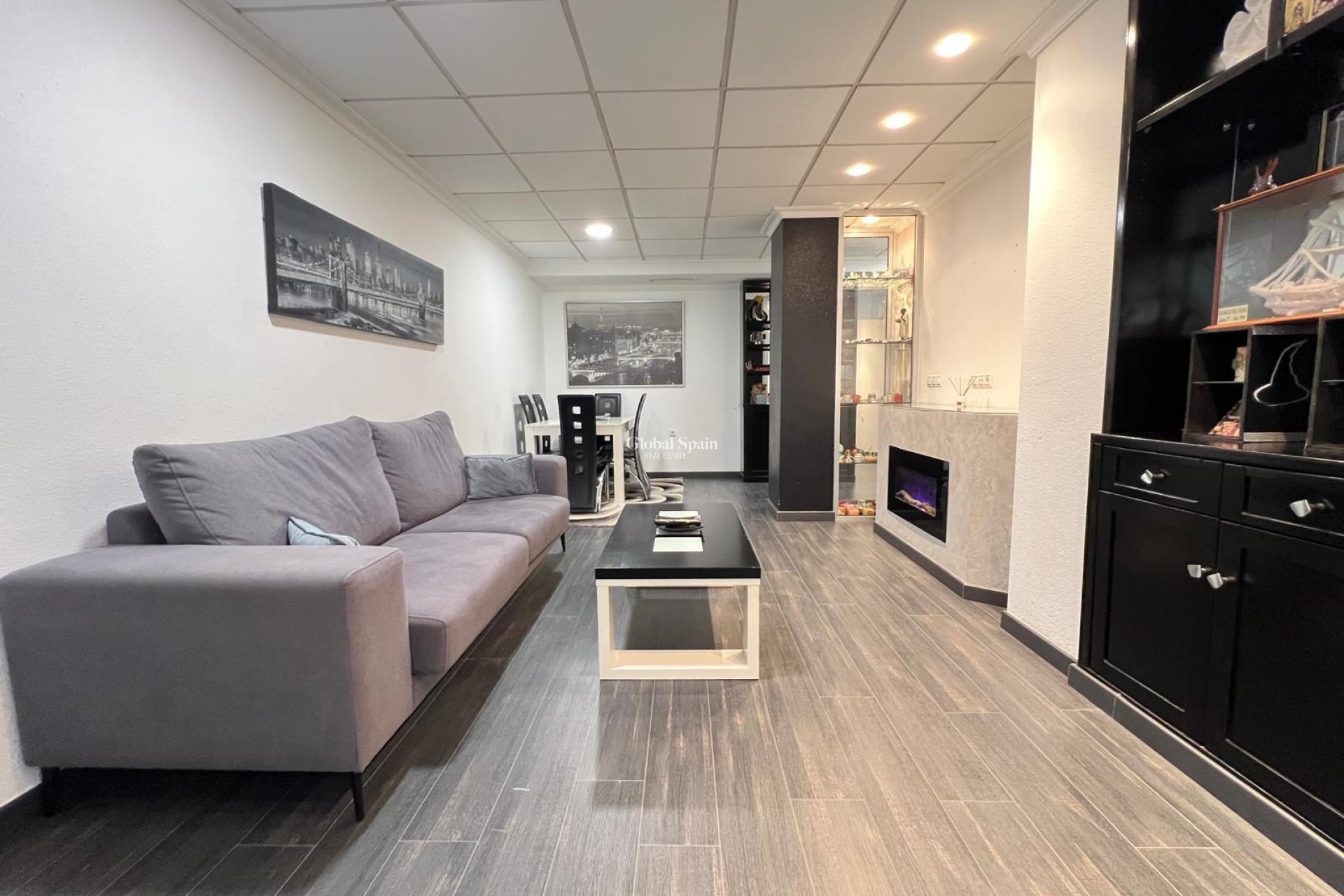 Resale - APARTMENT -
TORREVIEJA - Playa del Cura