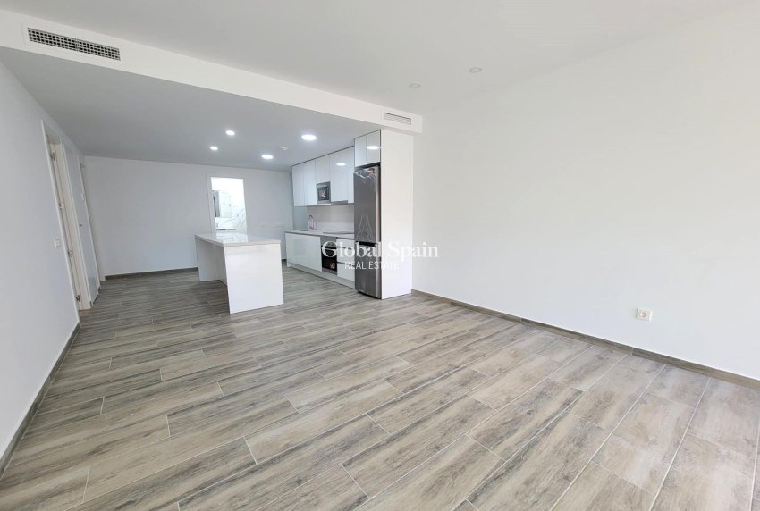 Resale - APARTMENT -
TORREVIEJA - Playa del Cura