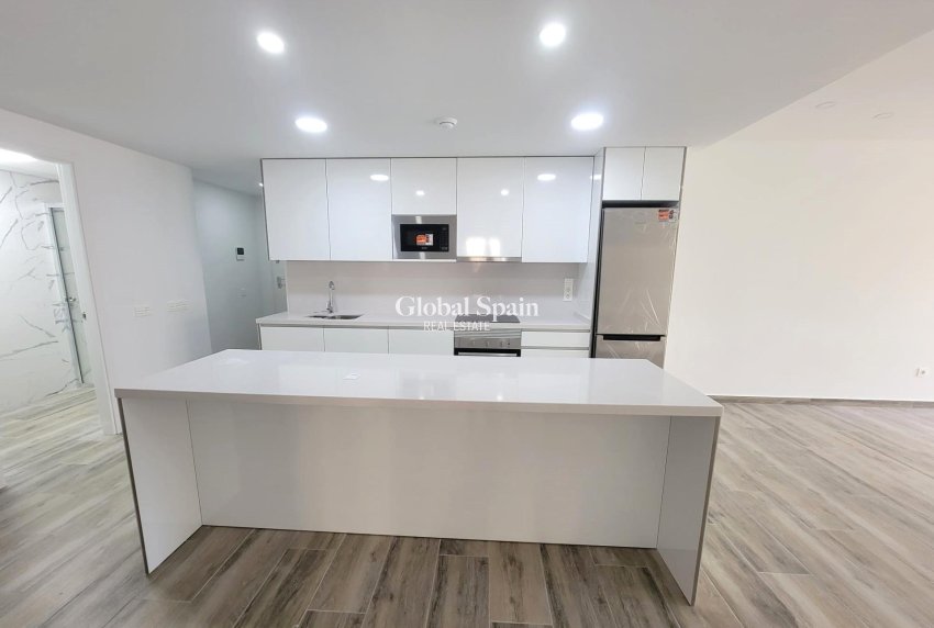 Resale - APARTMENT -
TORREVIEJA - Playa del Cura