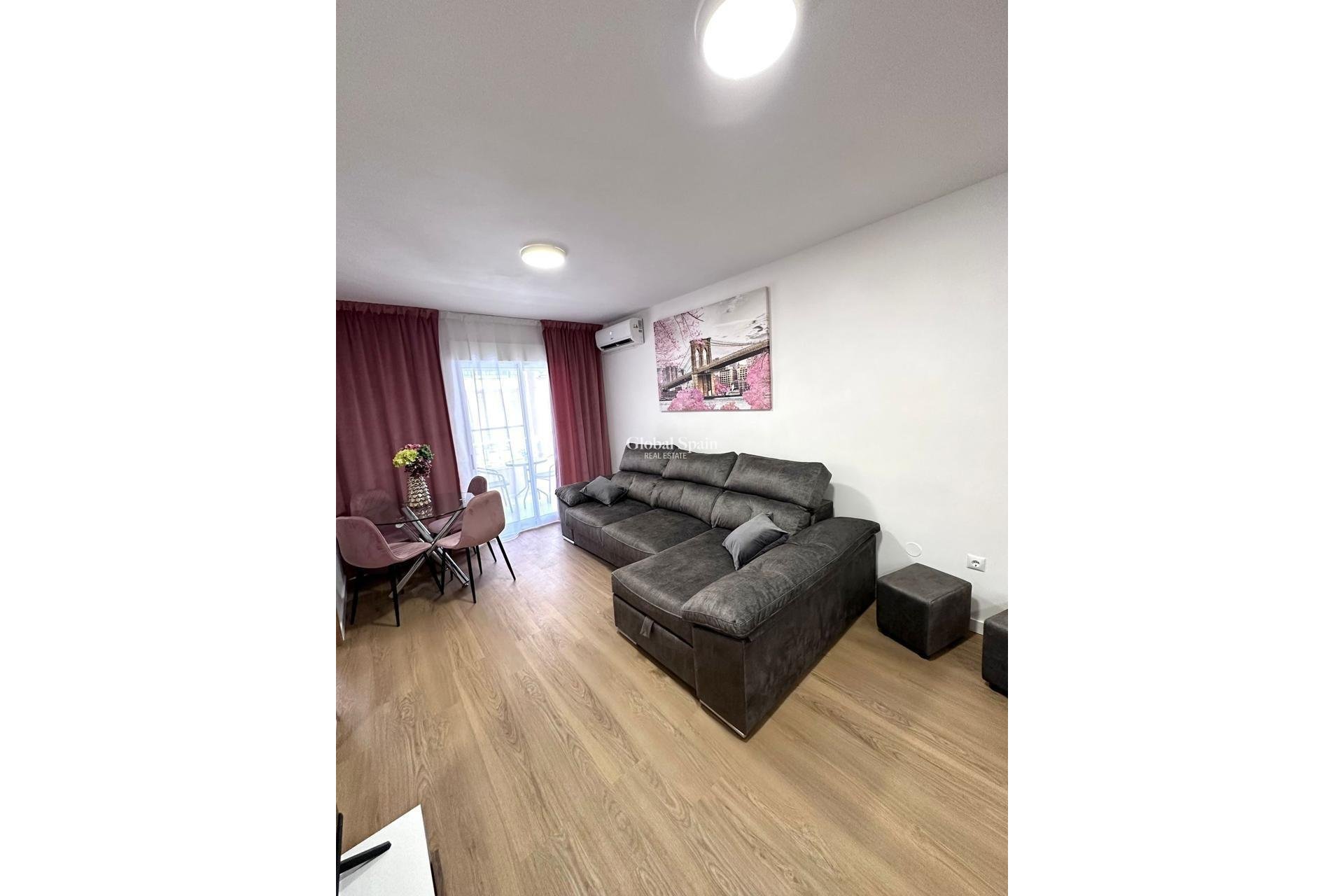 Resale - APARTMENT -
TORREVIEJA - Playa del Cura