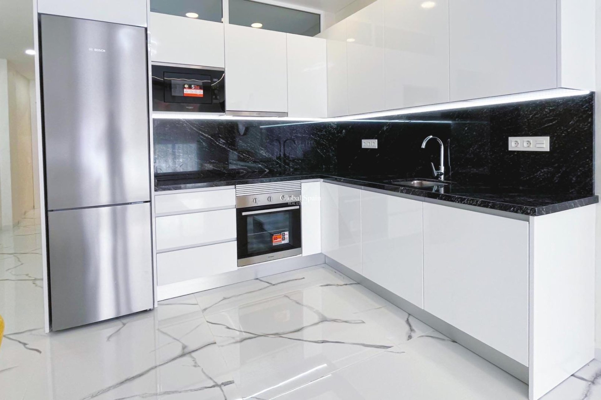 Resale - APARTMENT -
TORREVIEJA - Playa del Cura