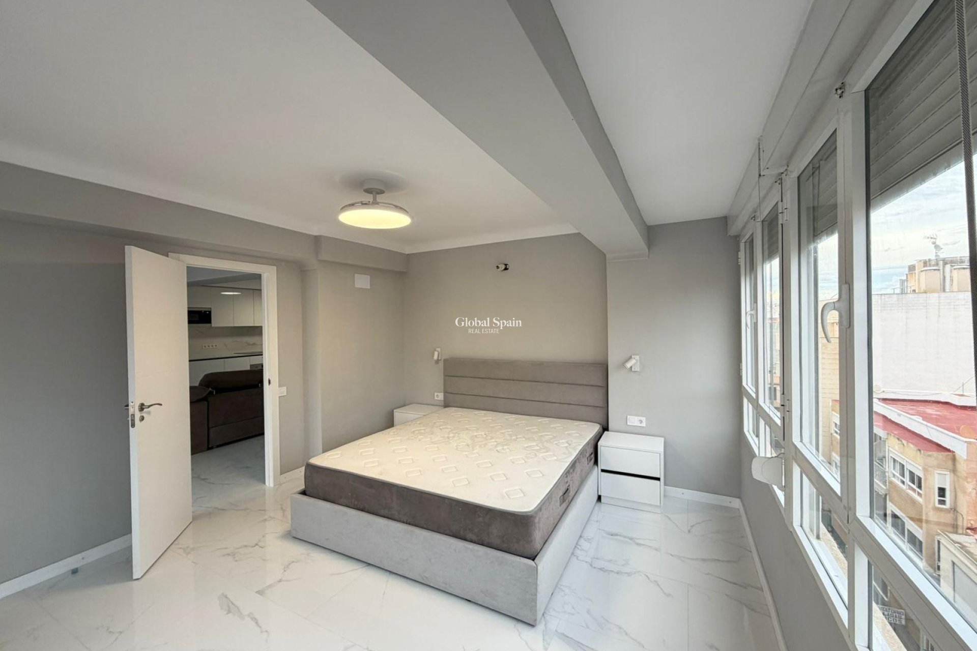 Resale - APARTMENT -
TORREVIEJA - Playa del Cura