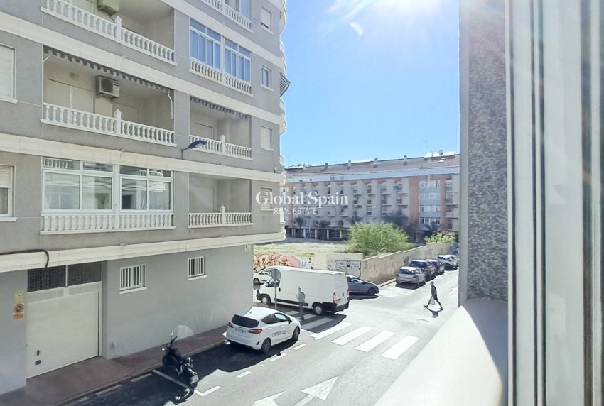 Resale - APARTMENT -
TORREVIEJA - Playa del Cura