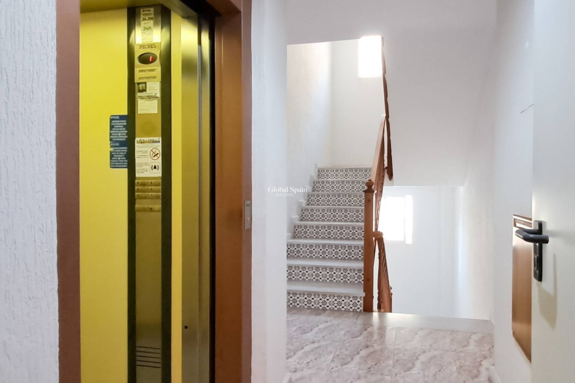 Resale - APARTMENT -
TORREVIEJA - Playa del Cura