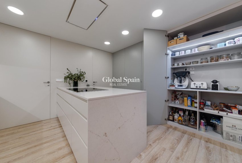 Resale - APARTMENT -
TORREVIEJA - Playa del Cura