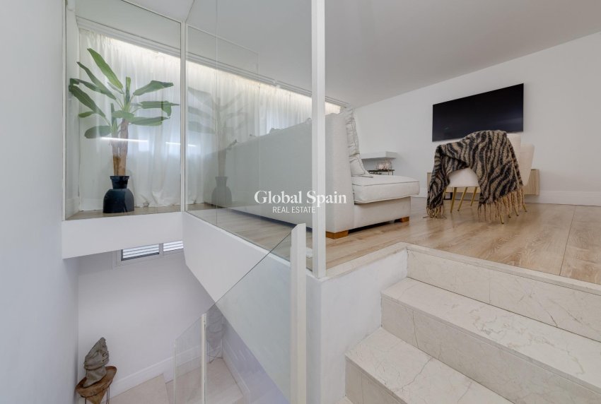 Resale - APARTMENT -
TORREVIEJA - Playa del Cura