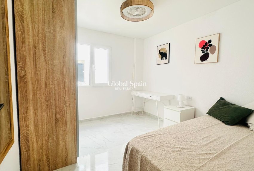 Resale - APARTMENT -
TORREVIEJA - Playa del Cura