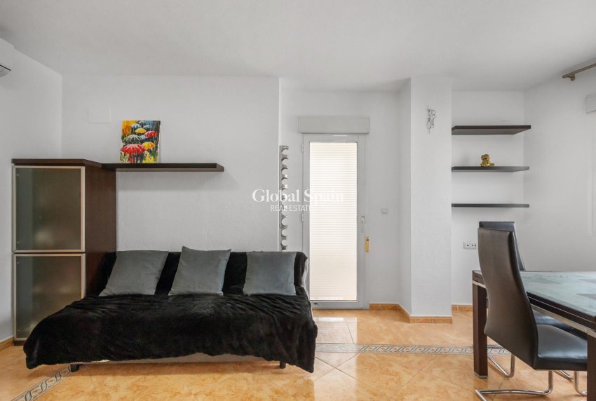 Resale - APARTMENT -
TORREVIEJA - Playa del cura