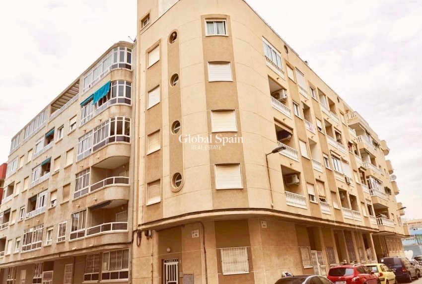 Resale - APARTMENT -
TORREVIEJA - Playa del cura