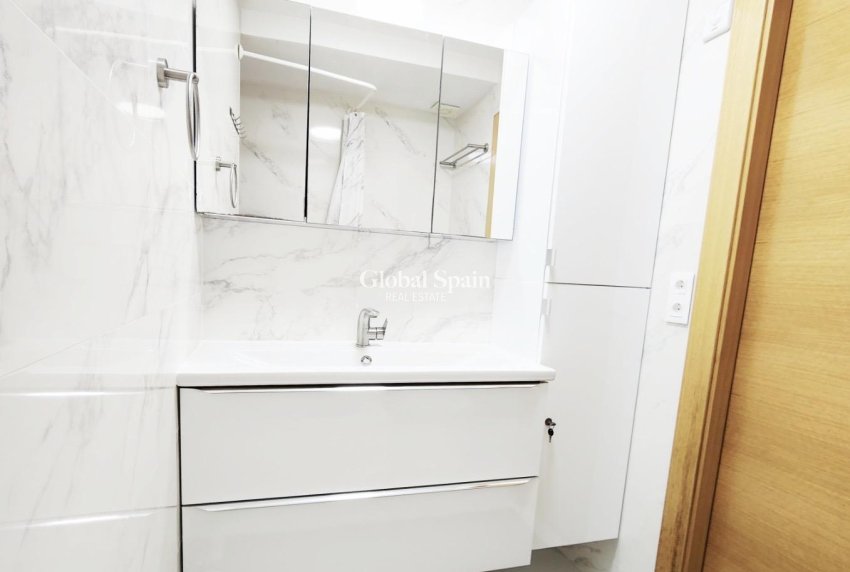 Resale - APARTMENT -
TORREVIEJA - Playa del Cura