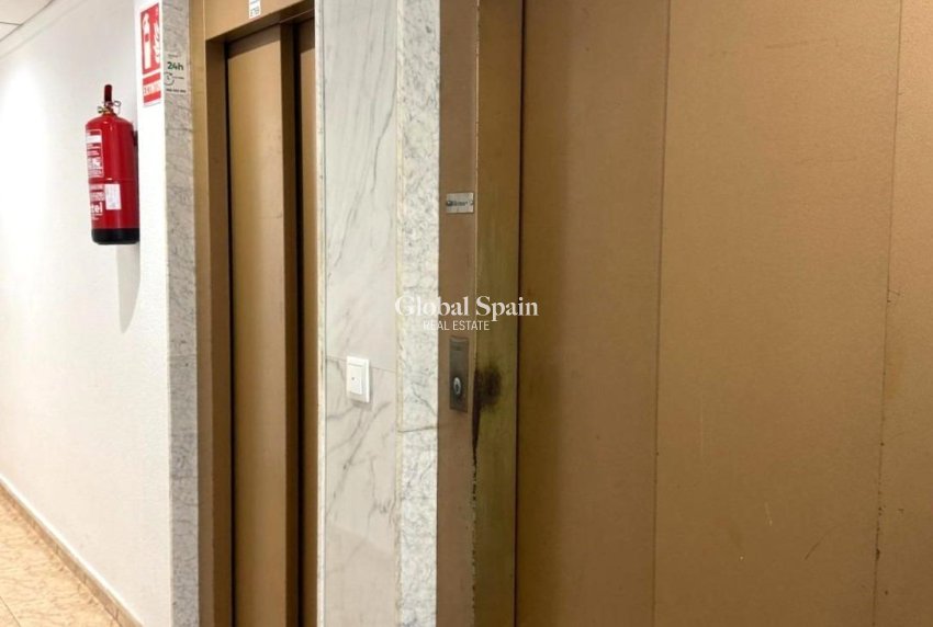 Resale - APARTMENT -
TORREVIEJA - Playa del Cura