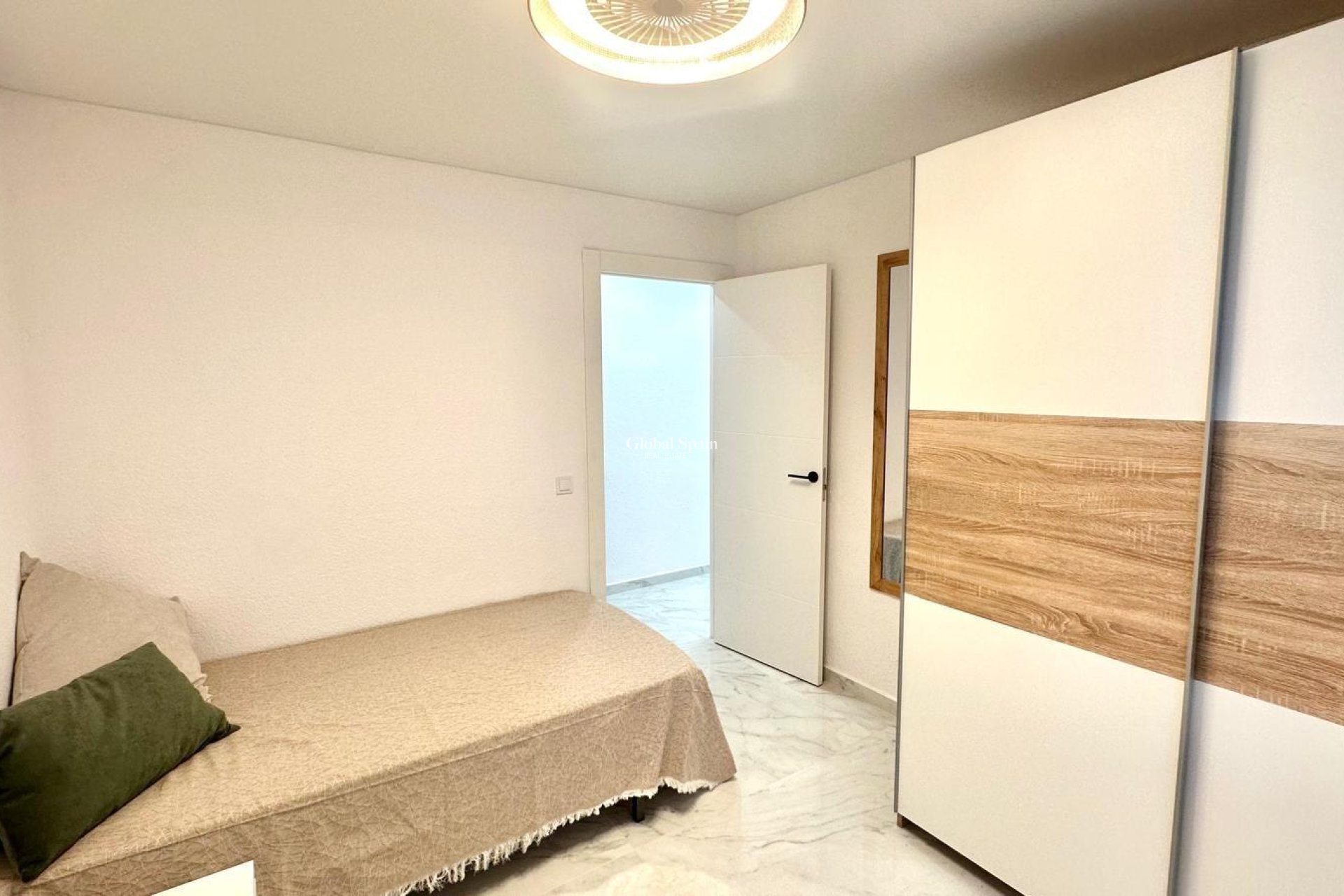 Resale - APARTMENT -
TORREVIEJA - Playa del Cura
