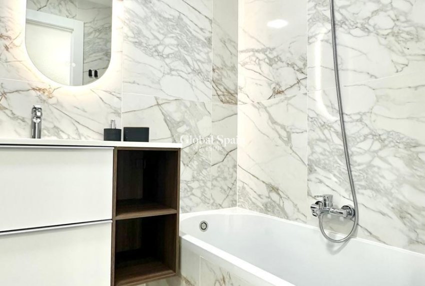 Resale - APARTMENT -
TORREVIEJA - Playa del Cura