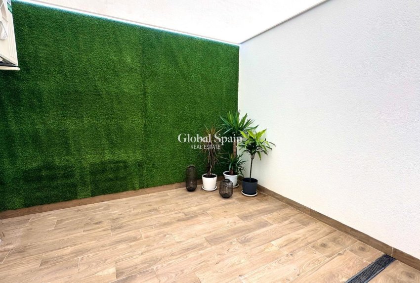 Resale - APARTMENT -
TORREVIEJA - Playa del Cura