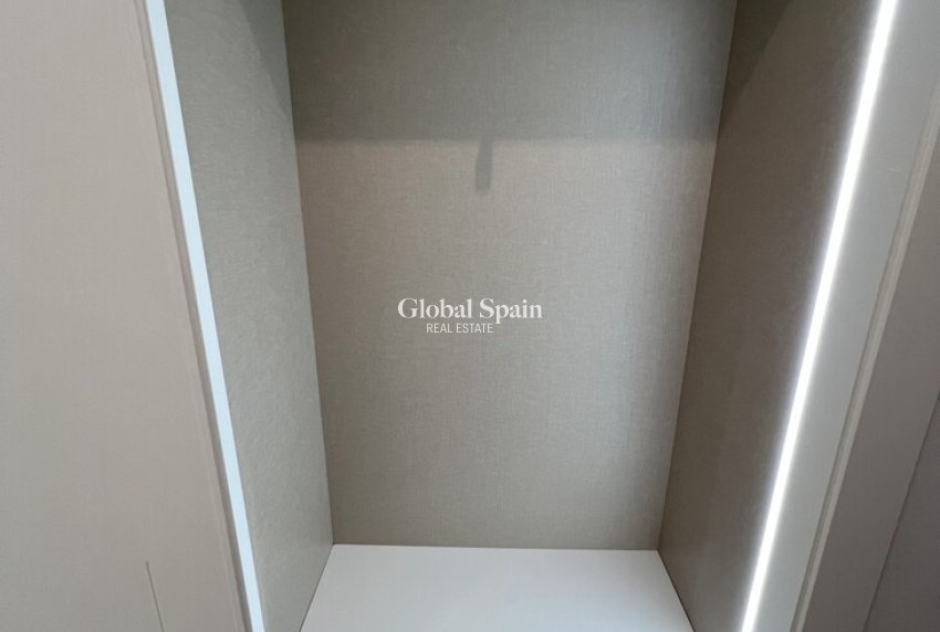 Resale - APARTMENT -
TORREVIEJA - Playa del Cura