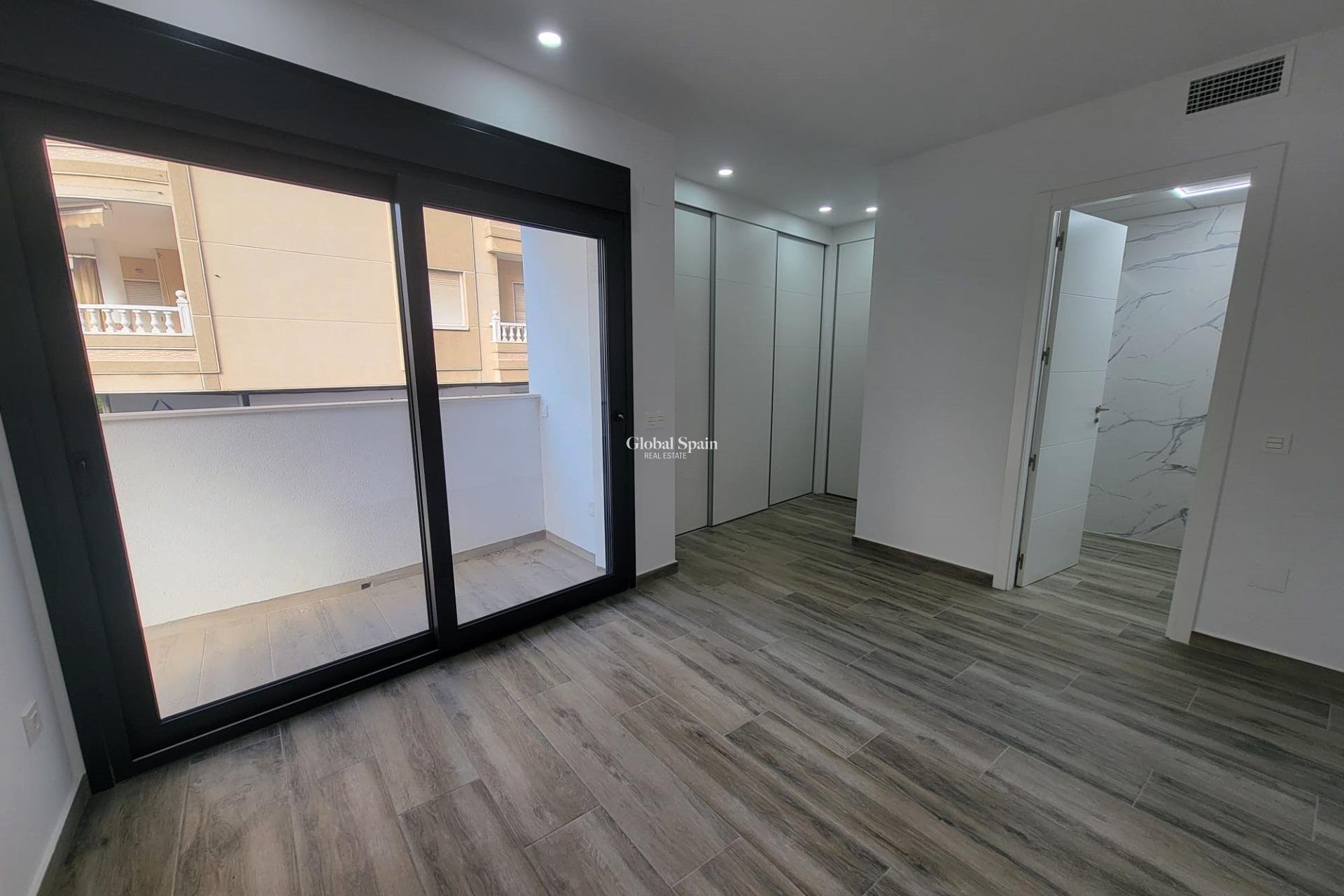 Resale - APARTMENT -
TORREVIEJA - Playa del Cura