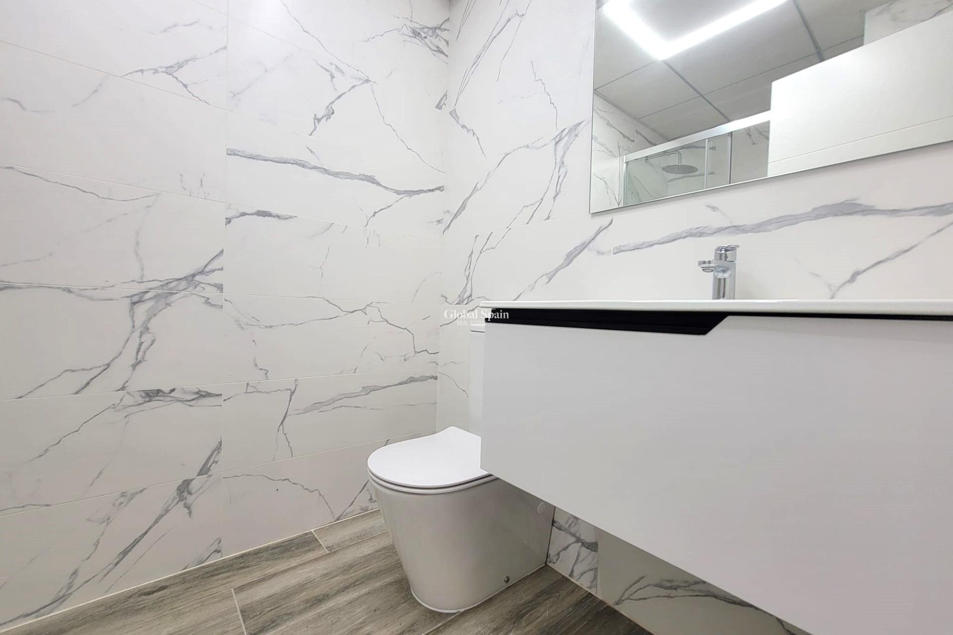 Resale - APARTMENT -
TORREVIEJA - Playa del Cura