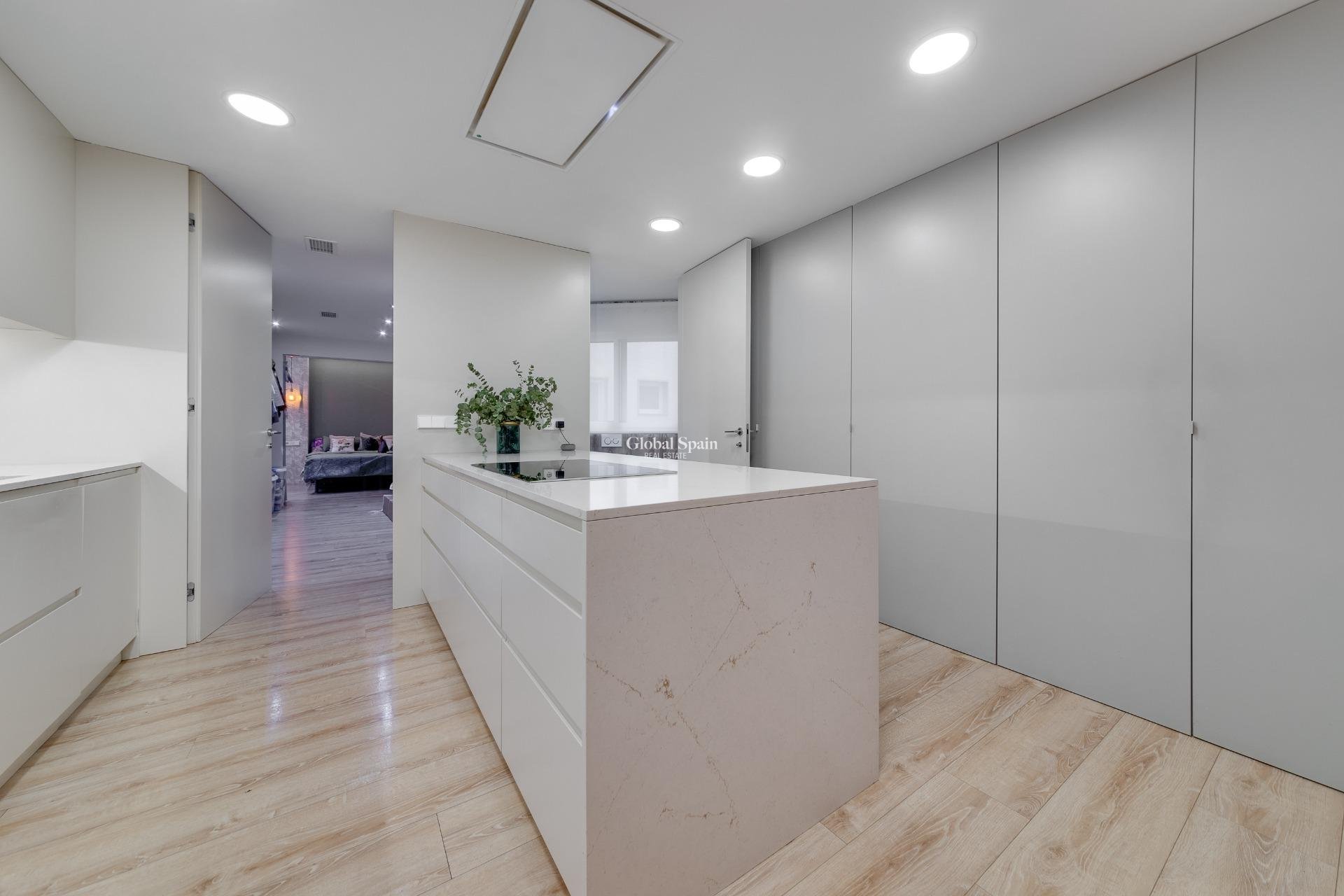 Resale - APARTMENT -
TORREVIEJA - Playa del Cura