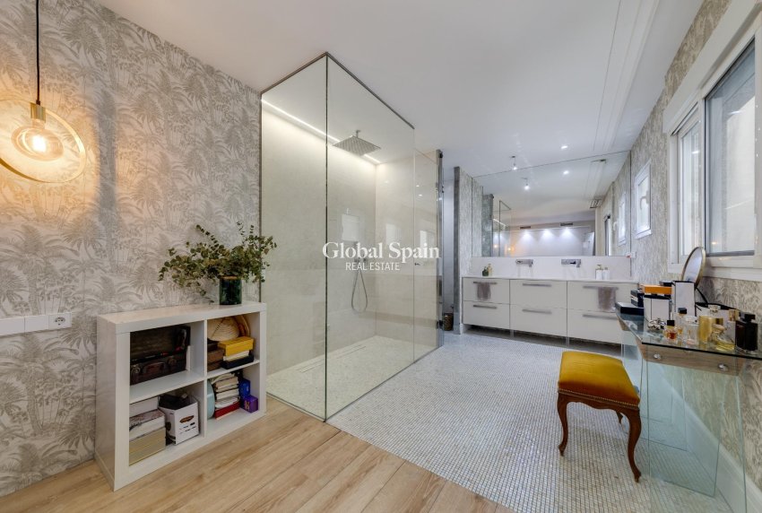 Resale - APARTMENT -
TORREVIEJA - Playa del Cura