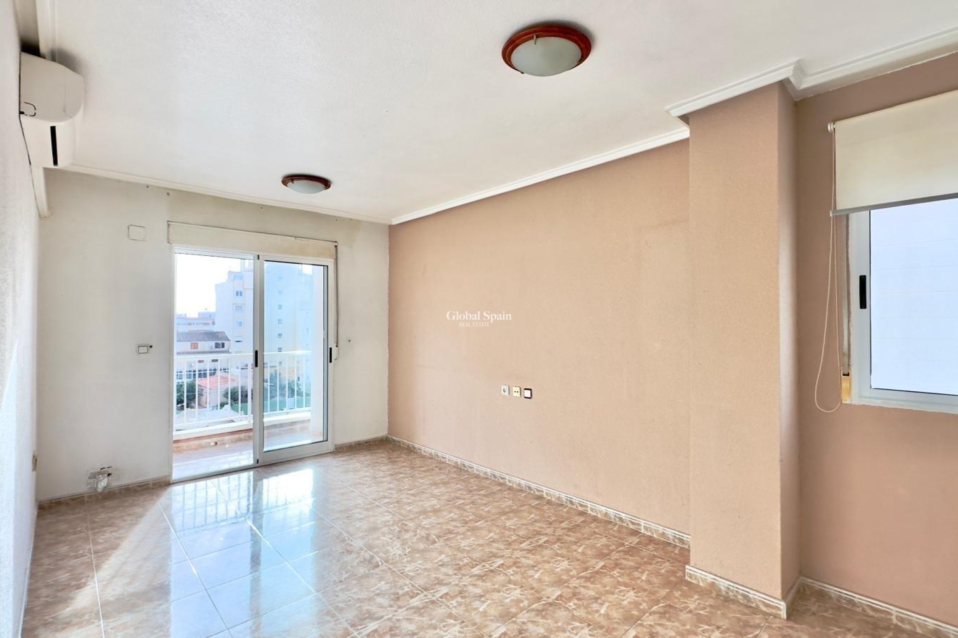 Resale - APARTMENT -
TORREVIEJA - Playa del Cura