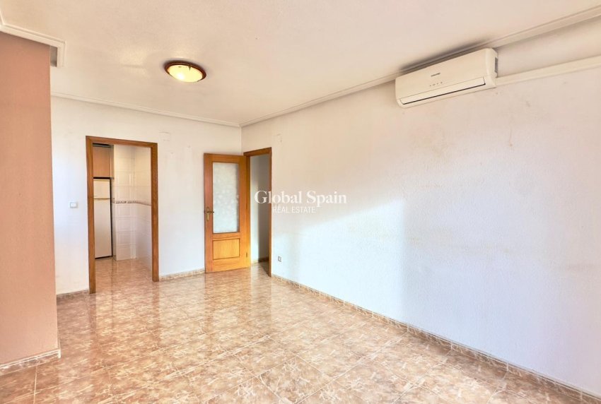 Resale - APARTMENT -
TORREVIEJA - Playa del Cura