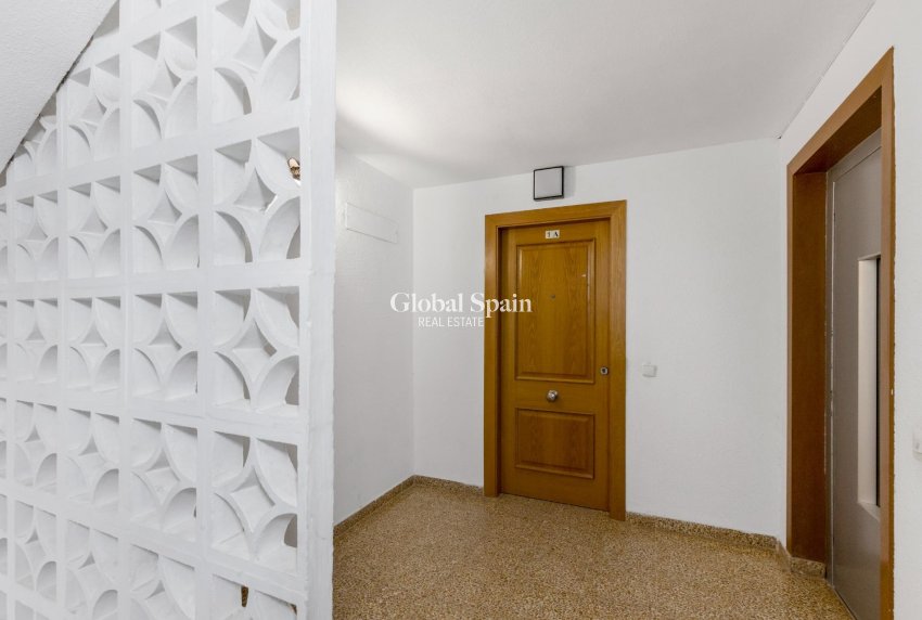 Resale - APARTMENT -
TORREVIEJA - Playa del cura
