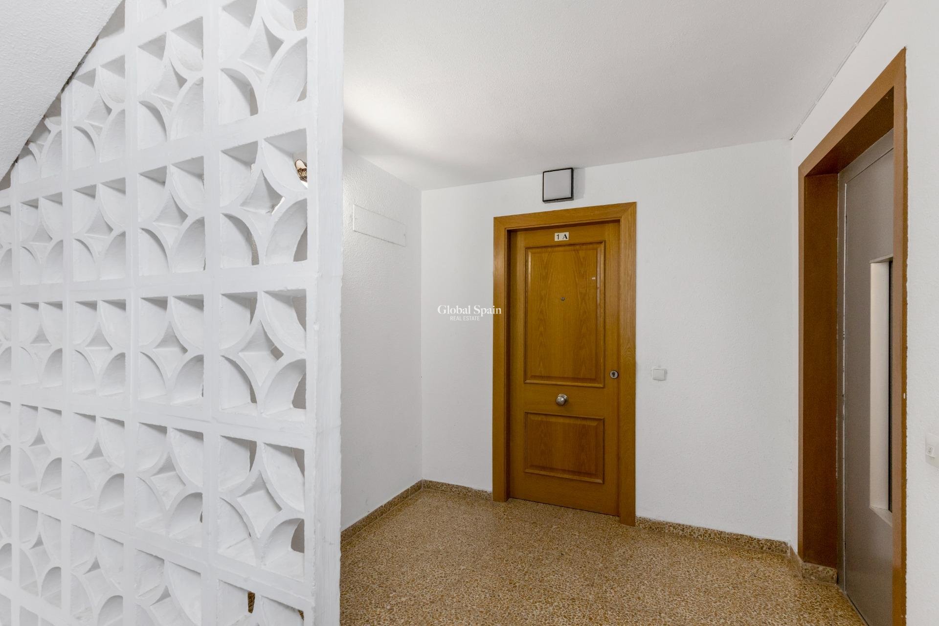 Resale - APARTMENT -
TORREVIEJA - Playa del cura