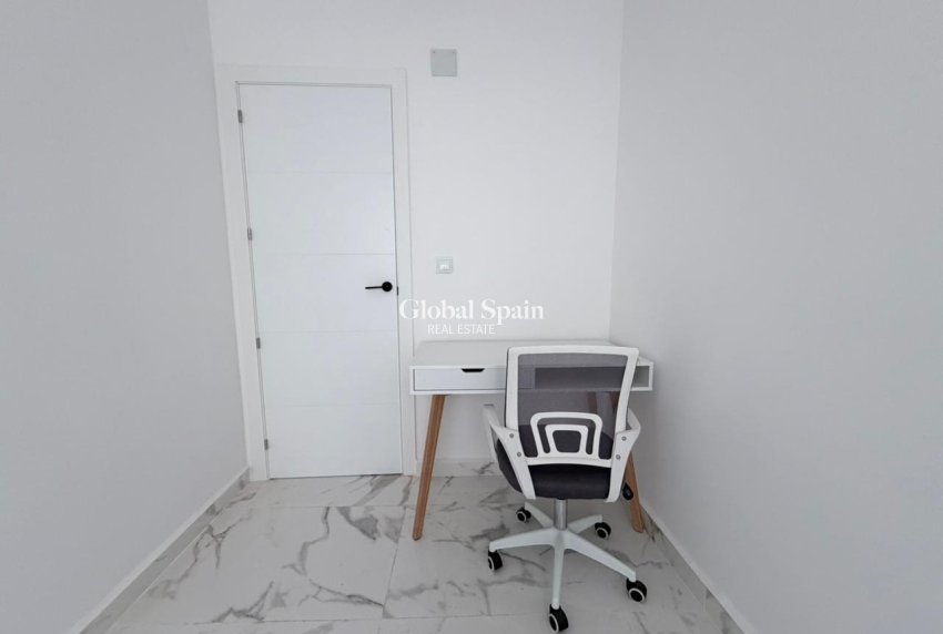 Resale - APARTMENT -
TORREVIEJA - Playa del cura